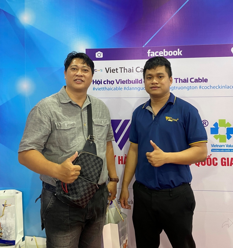 Khách hàng tham gia chương trình “ Có checkin là có quà”