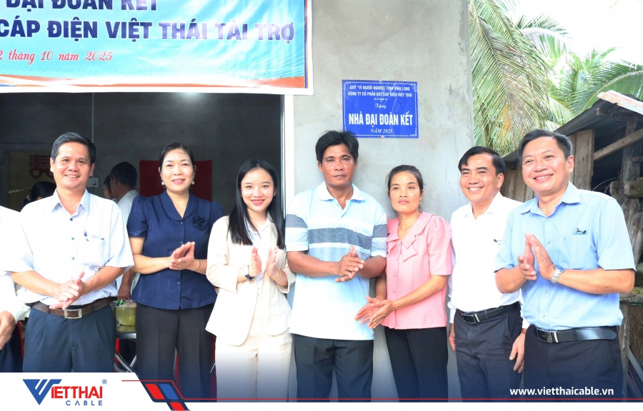 VIỆT THÁI TRAO TẶNG NHÀ ĐẠI ĐOÀN KẾT TẠI VĨNH LONG