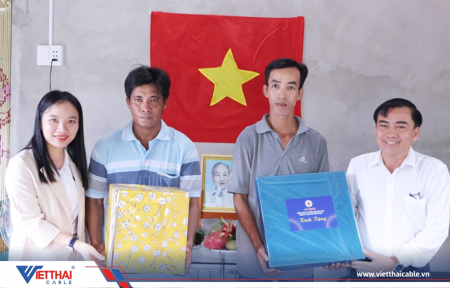 VIỆT THÁI TRAO TẶNG NHÀ ĐẠI ĐOÀN KẾT TẠI VĨNH LONG