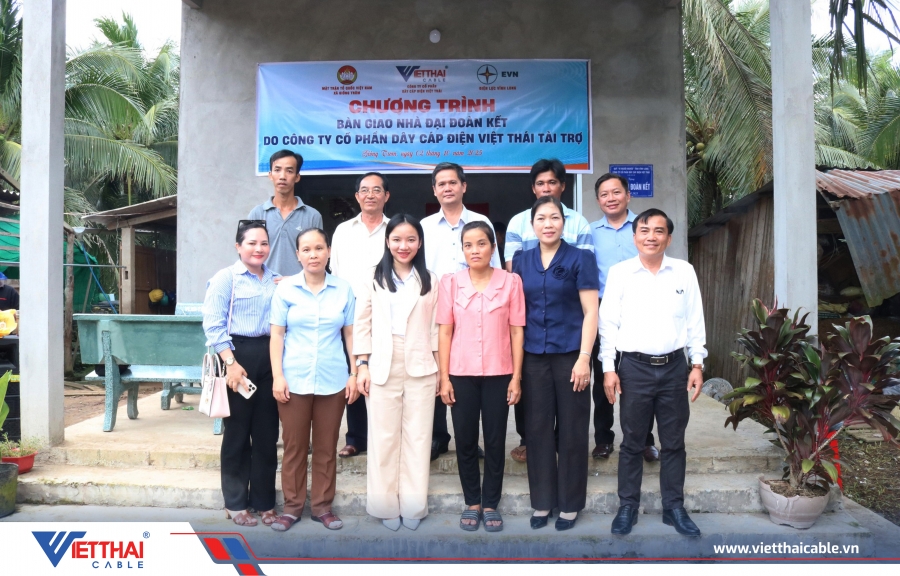 VIỆT THÁI TRAO TẶNG NHÀ ĐẠI ĐOÀN KẾT TẠI VĨNH LONG