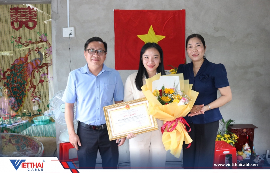 VIỆT THÁI TRAO TẶNG NHÀ ĐẠI ĐOÀN KẾT TẠI VĨNH LONG